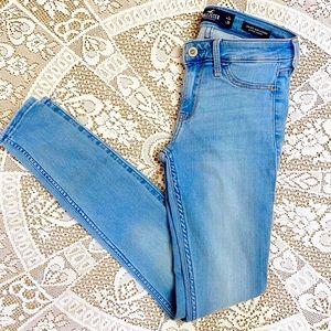 HOLLISTER Low Rise Jean Legging 0R & 1L Light wash
